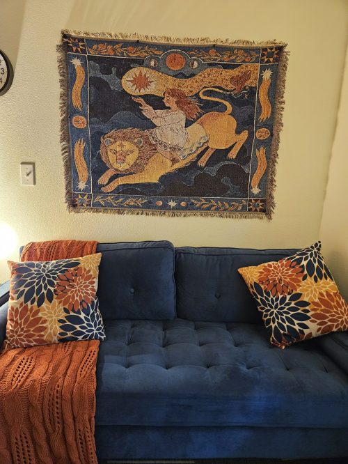couch-and-lion
